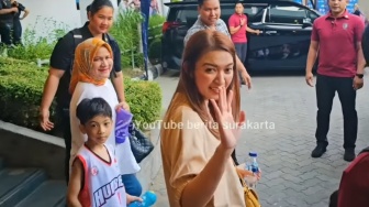 Dulu Pasangkan Mahkota Putri Solo, Iriana Jokowi Tak Menyangka Selvi Ananda Jadi Mantunya