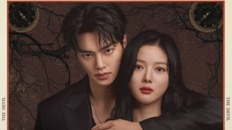 Berperan Sebagai Seorang CEO Cantik, Intip 8 Kecantikan Kim Yoo Jung di Drakor My Demon