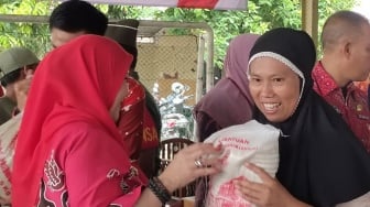 Warga Bandar Lampung Terdampak Inflasi Dapat Bantuan Beras 5 Kg