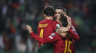 Momen Cristiano Ronaldo Pinjam Jaket Rui Patricio, GOAT Takut Dingin Juga