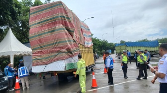 Polres Sergai Gelar Operasi Keselamatan Berkendara di Tol Medan-Tebing Tinggi, Sasar Kendaraan Overload