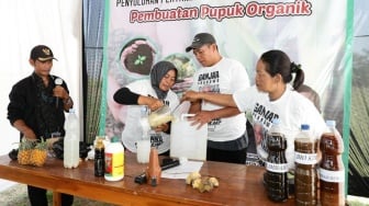 Kreatif, Mak Ganjar Stimulan Pemenuhan Kebutuhan Nutrisi Tanaman Melalui Pupuk Organik