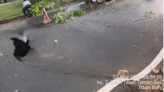 Hujan Deras Parah di Batam Sebabkan Jalan Amblas di Jalan Tiban Asri dan Beberapa Wilayah Banjir