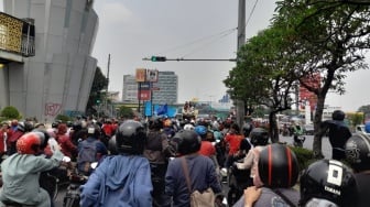 Kemacetan Mengular di Tol Jakarta-Cikampek Dampak Demo Buruh, Jasa Marga Buka Suara