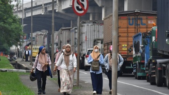 Potret Kemacetan Tol Jakarta - Cikampek Imbas Demo Buruh di Cikarang