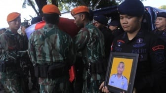 Jenazah Brimob Polda NTT yang Tertembak KKB Papua Disambut Isak Tangis Keluarga di Kupang