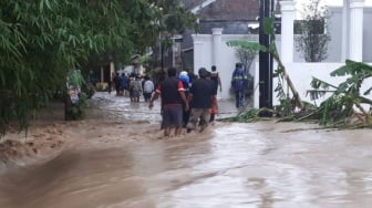 Banjir Bandang Hantam Dua Desa di Kabupaten Semarang, Satu Motor Terseret Arus