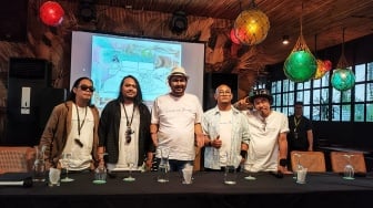 Band Bunga Rilis Ulang Lagu Kasih Jangan Kau Pergi Versi 2023