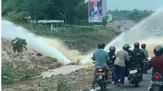 Terbuang Sia-sia, Pipa Air SPAM Batam Pecah Lagi di Depan Simpang Kepri Mal