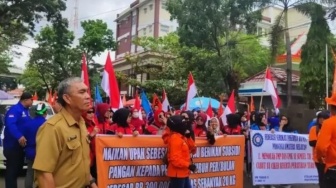 Buruh Sumsel Tolak UMP 2024 Naik 1,5 Persen: Sembako Saja Naiknya 30 Persen!