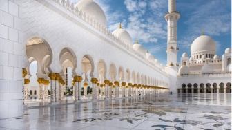 Doa Ketika Masuk Masjid: Arab, Latin, Terjemahan Dan Kiat Saat Masuk Masjid