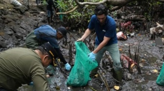 PJ Gubernur Bali Baru Sadar Tak Mudah Bersihkan Sampah yang Dibuang di Sungai