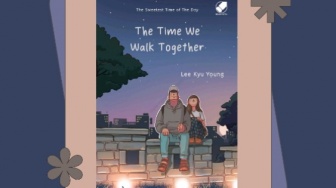 Ulasan Buku The Time We Walk Together, tentang Dua Insan yang Jatuh Cinta