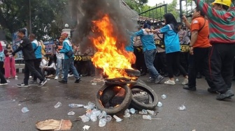 Demo Buruh Tuntut Kenaikan UMK di Lebak Berujung Ricuh