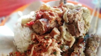 Jarang Diketahui, Makanan Khas Bali "Lawar" Mempunyai Tekstur yang Unik