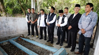 Awali Kampanye Hari Pertama, Mahfud MD Ziarah Ke Makam Ulama Di Sabang Aceh