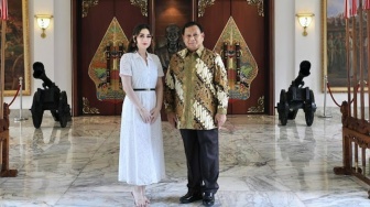 Duet Nyanyi Lagu 'Tak Ingin Sendiri' Celine Evangelista Auto Dijodohkan dengan Prabowo Subianto: Cocok Jadi Ibu Negara!