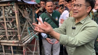 Kampanye ke Glodok, Cak Imin Lepaskan 99 Burung Pipit Ini Maknanya