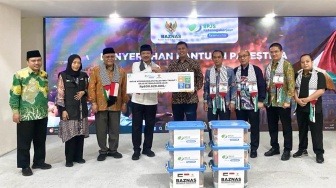 Dirut BPJS Ketenagakerjaan Serahkan Bantuan Melalui Baznas sebagai Bentuk Peduli Kemanusiaan Internasional