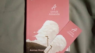 Ulasan Novel A untuk Amanda, Kisah Amanda yang Tertekan karena Pintar