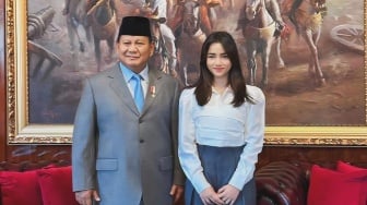 Penampilan Fuji saat Makan Siang Bareng Prabowo Jadi Sorotan, Warganet: Tumben Bajunya Sopan