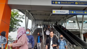 42 Ribu Penumpang Pulang Libur Nataru Gunakan KA, 10 Ribu Orang Terpantau Turun di Stasiun Bekasi