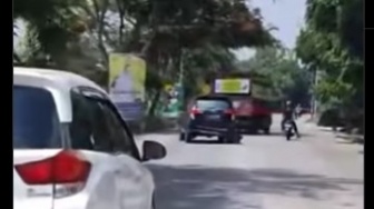 Viral Mobil Kabur Usai Tabrak Lari di Kediri Bikin Geregetan