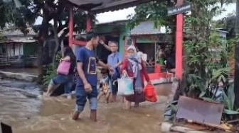 Simpang Mampang Banjir Gegara Kali Cabang Tengah Meluap, Ini Penampakannya