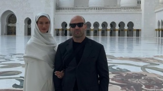 Jason Statham Kunjungi Masjid di Abu Dhabi Setelah Viral Dukung Palestina, Warganet Doakan Masuk Islam