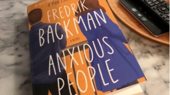 Membaca Kecemasan Orang Dewasa Lewat Novel Anxious People Karya Fredrik Backman