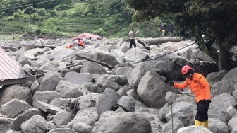 Humbahas Diterjang Banjir Bandang hingga Longsor, 12 Orang Dilaporkan Hilang