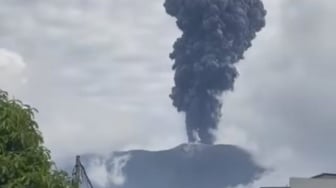 Warga Pasaman Barat Ikut Terdampak Erupsi Gunung Marapi: Semua Harus Tetap Waspada!