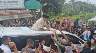 Tiba di Kediaman Abuya Muhtadi dan Abuya Murtado, Teriakan "Prabowo Gemoy" Bersahutan