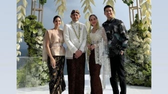 Pakai Batik, Christian Bautista Hadiri Akad dan Nyanyi di Pernikahan BCL dan Tiko Aryawardhana