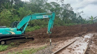 Jalur Kereta Tertimbun Longsor, Ini Daftar 12 Rute KA yang Operasionalnya Terganggu