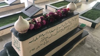 Ziarah ke Makam KH Noer Ali yang Sering Dikunjungi Menteri hingga Gubernur, Teranyar Anies Baswedan