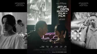 Review Film Jatuh Cinta Seperti di Film-Film, 'Romcom' Abu-abu Terbaik!