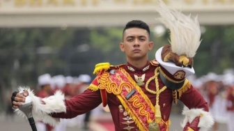 Potret Masa Kecil Khalifah Nasif Anak Bos E-commerce Diisukan Jadi Pacar Anak Politisi, Sudah Ganteng Sejak Dini