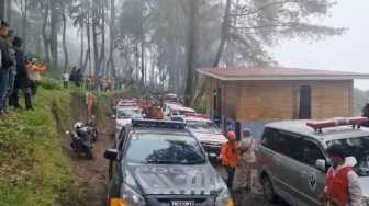 Evakuasi Korban Erupsi Gunung Marapi, Polres Padang Panjang Tutup Sementara Jalur Alternatif Padang - Bukittinggi