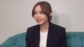 Rina Nose Nyanyikan Lagu 'Bangun Orang Waras' Bareng Band Methosa, Publik: Ini Bakal Diintimidasi Juga?