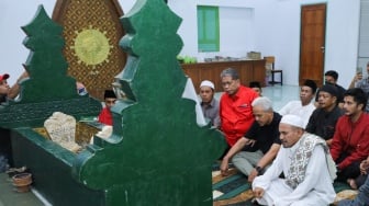 Ziarah ke Makam Guru Tua di Palu, Ganjar Didoakan Dapat Keberkahan