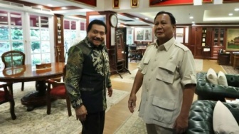 A. M. Hendropriyono Kunjungi Prabowo di Kantor Kemhan, Keduanya Akrab Saling Beri Hormat