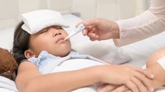 Anak Demam Usai Imunisasi Jangan Buru-buru Diberi Paracetamol, Ini Alasannya