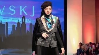 Inara Rusli Cantik Banget Jadi Model Catwalk, Netizen: Spek Barbie Gini Disia-siakan