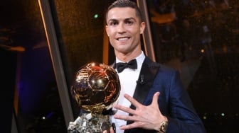 Sejarah Hari Ini: Cristiano Ronaldo Raih Ballon d'Or Kelima, Samai Lionel Messi