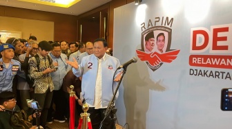 Prabowo Pamer Cium Bobby yang Pernah Pipis di Tas Mewah, Keponakan: Kok Dah Gemoy, Dikasih Makan Apa?