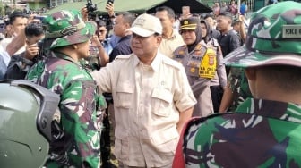 Warga Sumbar 'Serbu' Prabowo Subianto: Pak Gemoy Presiden