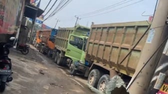 Mobil Damkar Tidak Bisa Beroperasi Imbas Truk Tambang Blokir Jalan Parungpanjang