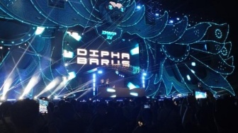 Dipha Barus Mainkan Lagu Kopi Dangdut di Hari Kedua Djakarta Warehouse Project