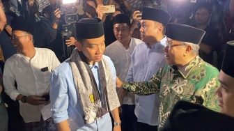 Ketika Said Aqil Siradj Tunggu Gibran Lepas Sepatu Sebelum Masuk Ponpes Luhur Al-Tsaqafah